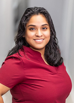 Dental assistant Dina